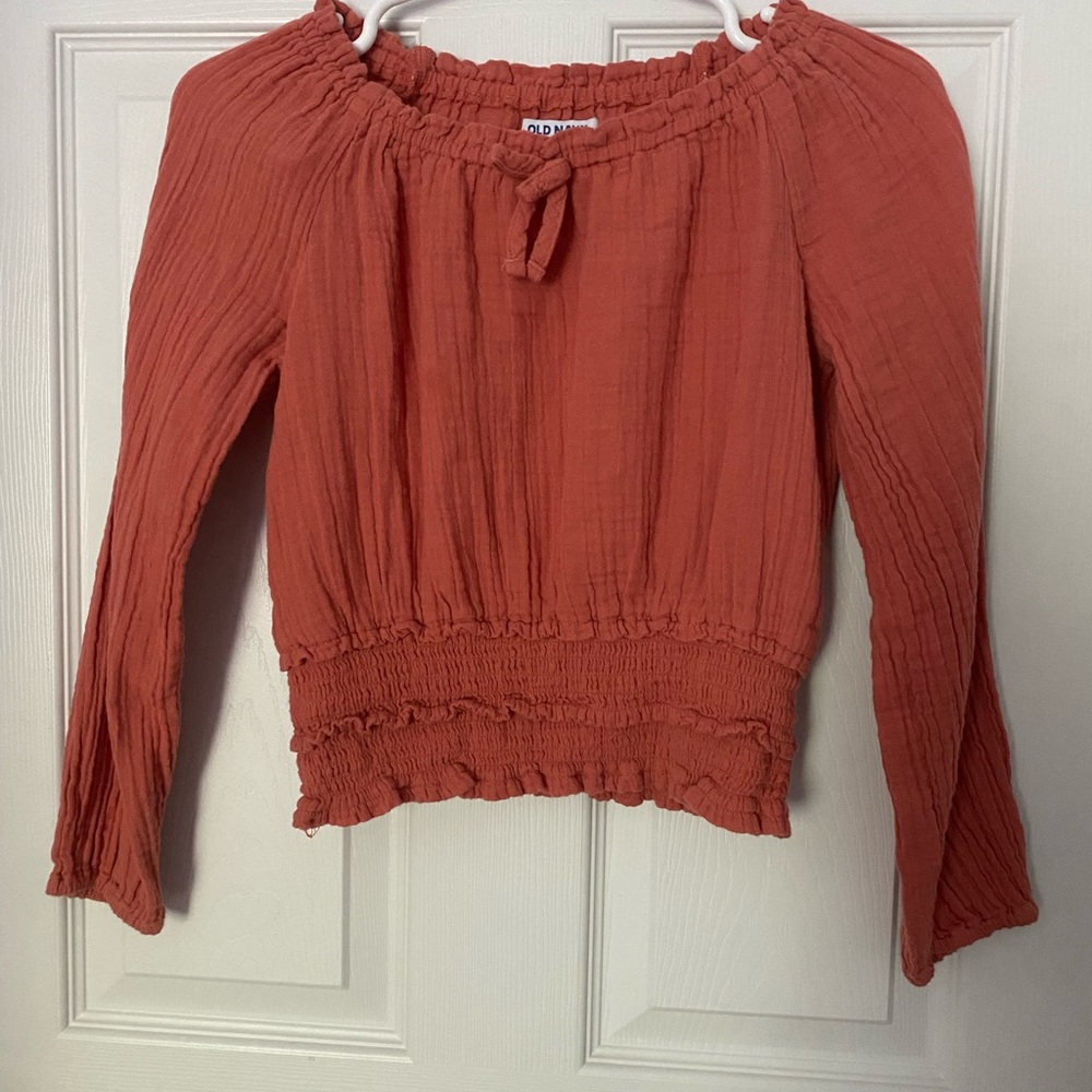 Old Navy salmon color peasant top for girls